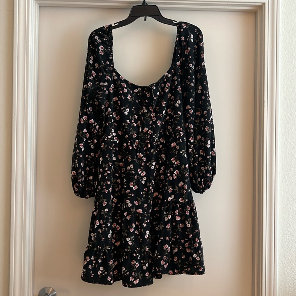 WAYF Size Large Floral Dress